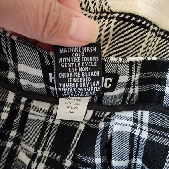 HOT TOPIC Women's Black/White Plaid Pleated amin Skirt Sz MD Punk Anime Grunge - Picture 10 of 12